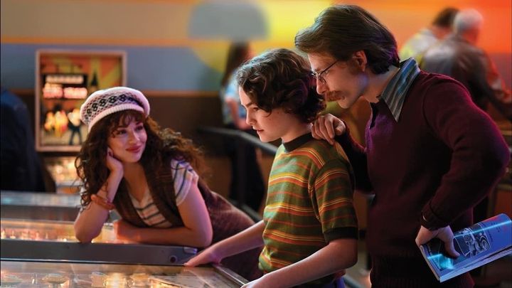 Una scena tratta dal film Flipper: L'uomo che ha salvato il gioco