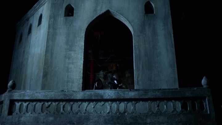 Una scena tratta dal film Elephant White