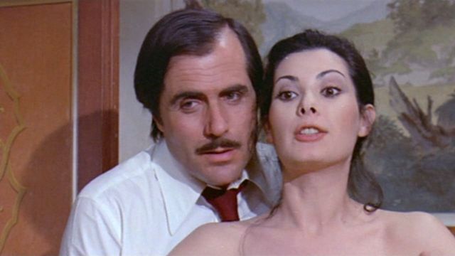 Una scena tratta dal film La signora gioca bene a scopa?