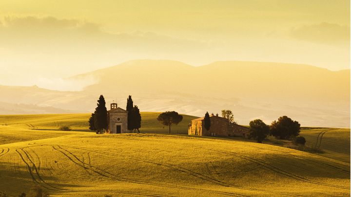 Di là dal fiume e tra gli alberi